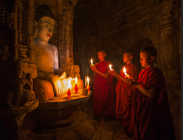 Worshipping the Buddha