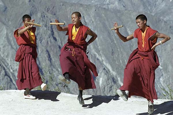 Dancing tibetan monks