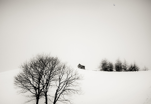 Winterhut in snow